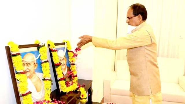 CM Chouhan pays tribute to Father of the Nation Mahatma Gandhi and former PM Shastri