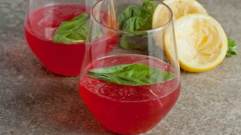 Blackberry-Basil Spritzer