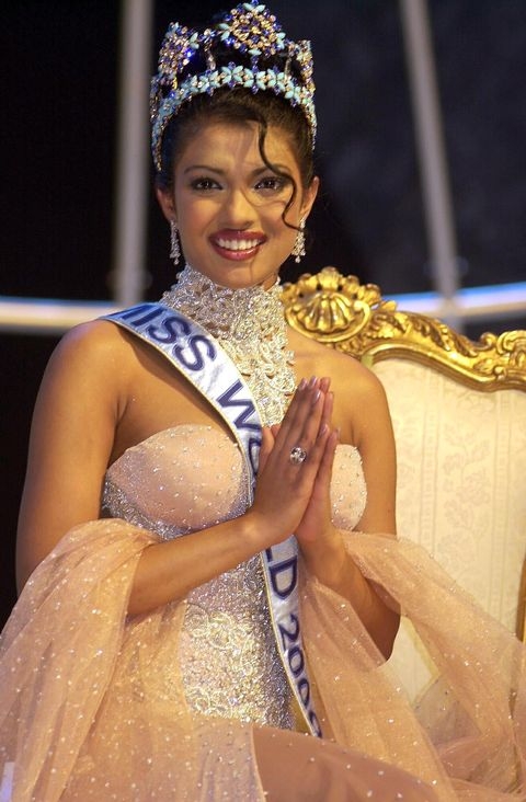 How Priyanka Chopra handled wardrobe malfunction on Miss World stage