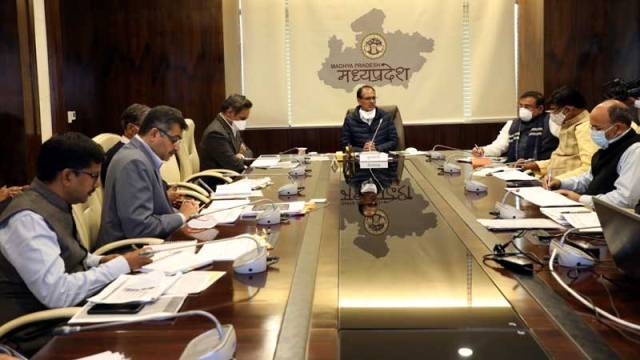 Special attention must be paid to the implementation of job-oriented and public welfare schemes for the urban poor – CM Chouhan