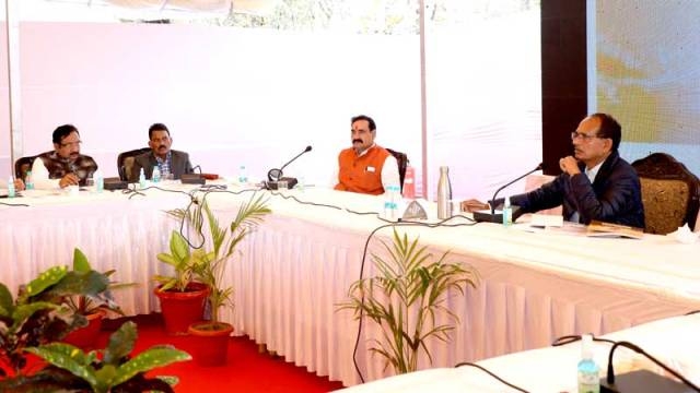 CM Chouhan holds discussion with ministers on state’s development