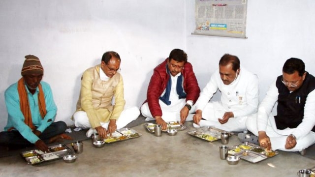 Chief Minister Chouhan has lunch at Chedilal Kol’s house