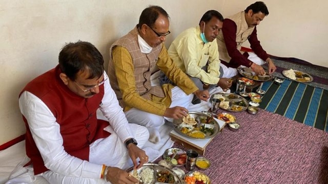 CM Chouhan had lunch at Rajendra’s house in Katni