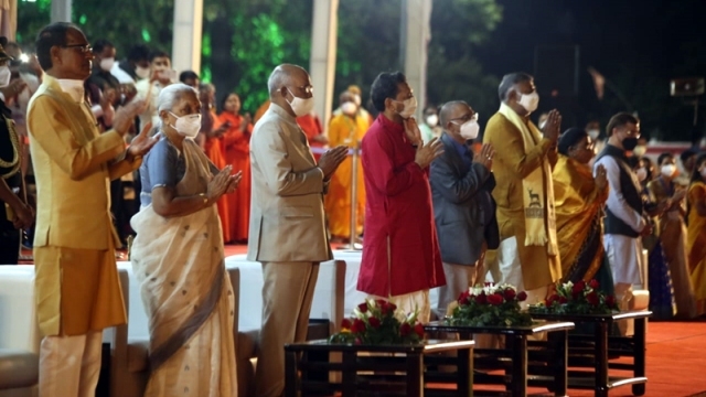 President Kovind attends Maha Arti of Maa Narmada
