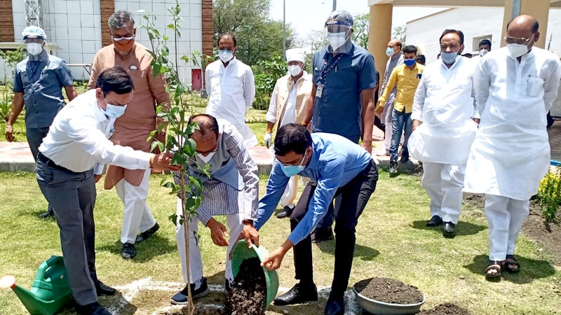 Chief Minister Chouhan plants Parijat sapling in Sagar Collectorate campus