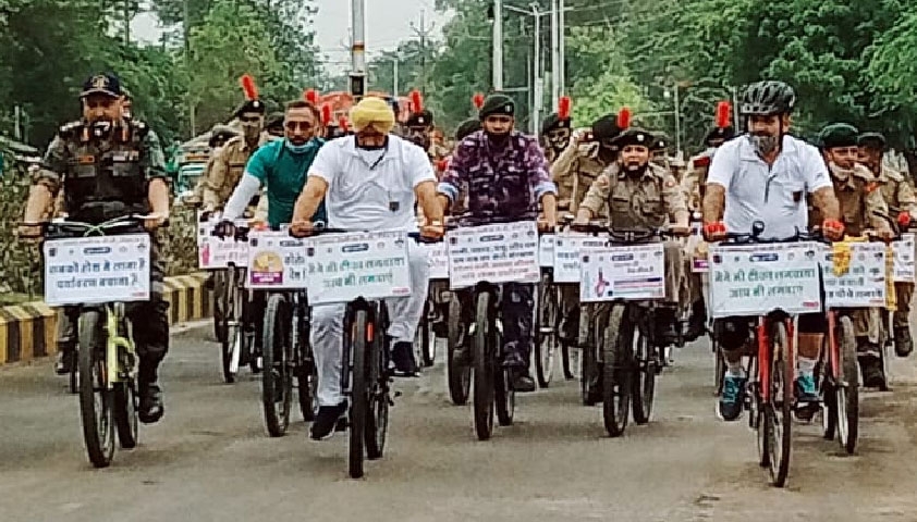 Minister Dang undertakes 60 km cycle tour for environment and vaccination public awareness