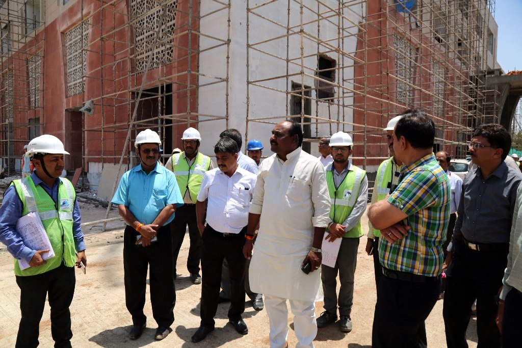 Complete construction of Vallabh Bhavan Annexe by Nov. 2017