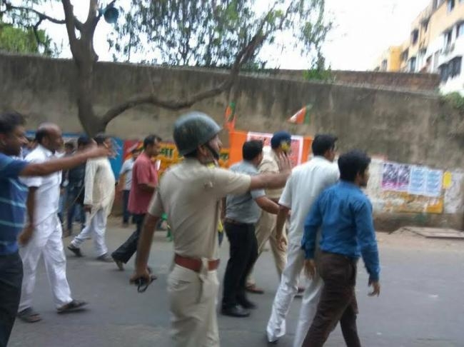  Trinamool-BJP activists clash in Howrah, RAF deployed 
