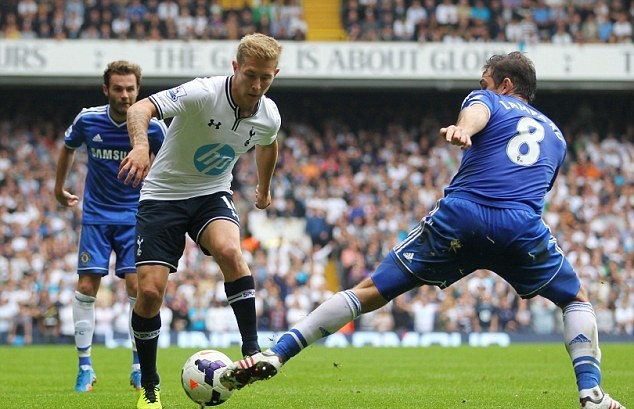 Chelsea, Tottenham continue fight for EPL title