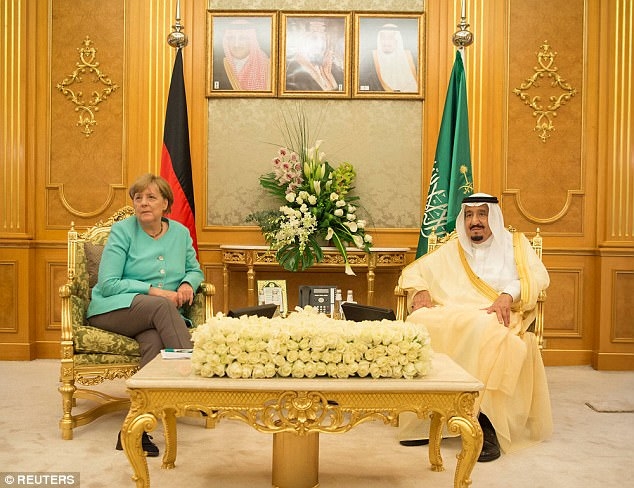Angela Merkel arrives in Saudi without headscarf