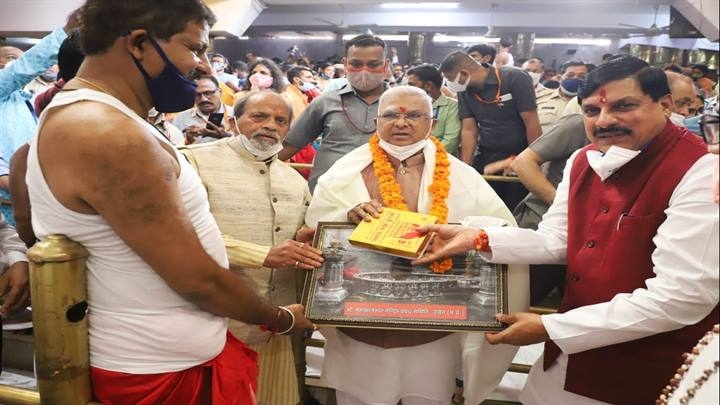 Governor Patel visits Mahakaleshwar temple