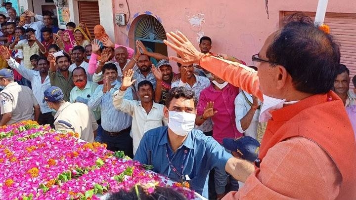 CM Chouhan reached many villages during Jandarshan programme