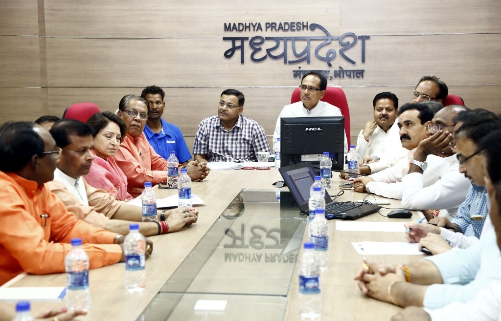 Provision to be made to levy fine on officers not disposing of cases on CM Helpline