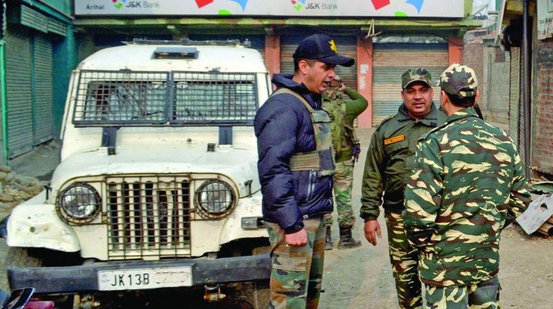  Militants loot two banks in Kashmir (Second Lead) 
