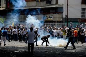  Venezuelan students lead new protests 