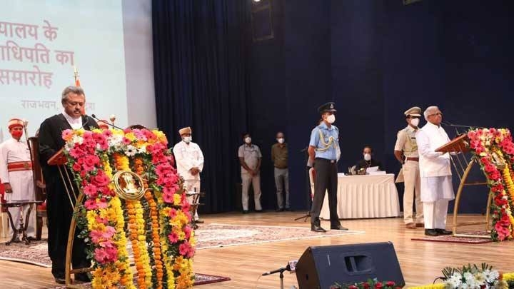 Governor Patel administered oath to newly appointed MP HC Chief Justice Ravi Vijaykumar Malimath