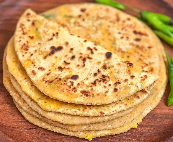 Mooli Paneer Paratha 
