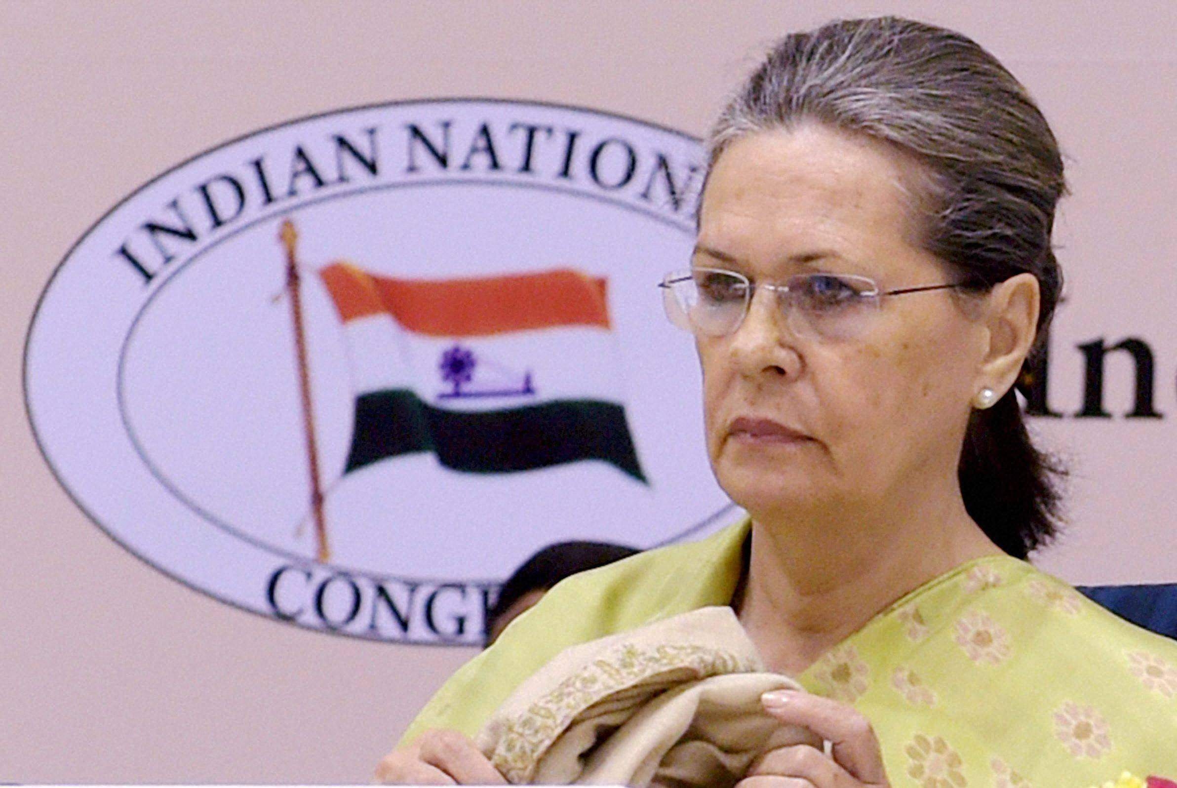  Sonia Gandhi felicitates ISRO for South Asia Satellite 