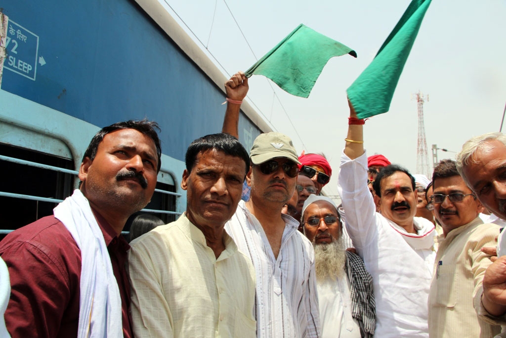 PR Minister Dr. Mishra flags off Teerth Yatra train