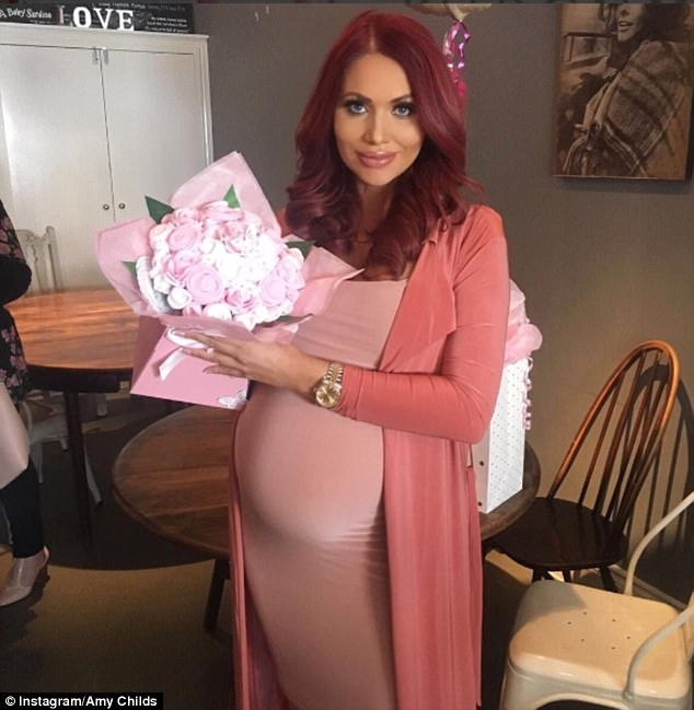  Amy Childs uses her placenta as cream 