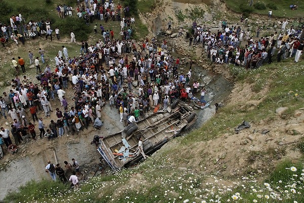  31 dead as school bus falls into gorge in Tanzania 