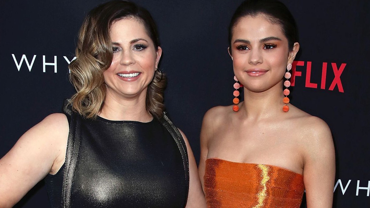  Selena Gomez gifts mother personalised handbag 