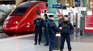  Paris railway station reopens after security alert (Lead) 
