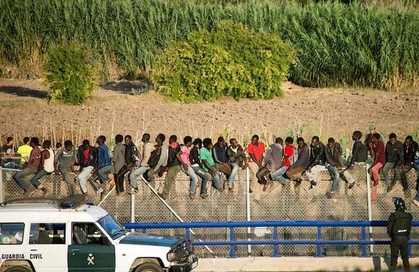 Migrants attempt to breach Spain-Morocco border fence 
