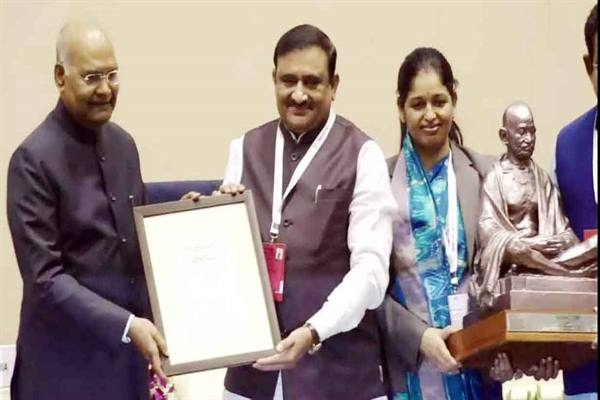 Indore hoisted the flag of cleanliness in the country for the fifth time in Swachchh Survekshan 2021