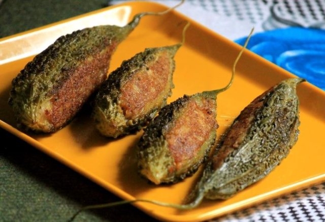 Stuffed Karela With Aloo 