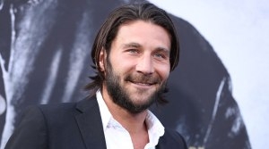  McGowan s casting as Hawaiian stirs up whitewashing controversy 