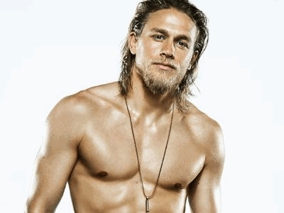  Charlie Hunnam did 1,000 push-ups a day for role 