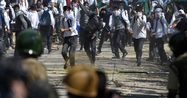  Students clash with security forces in Kashmir 