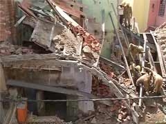  Four injured in Delhi building collapse 
