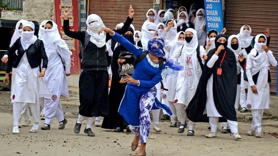 Students with school bags and stones: Latest episode in Kashmir s sordid drama (News Analysis) 