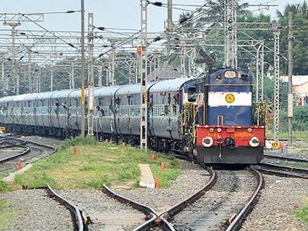  Bodies of two couples found on rail tracks in UP 