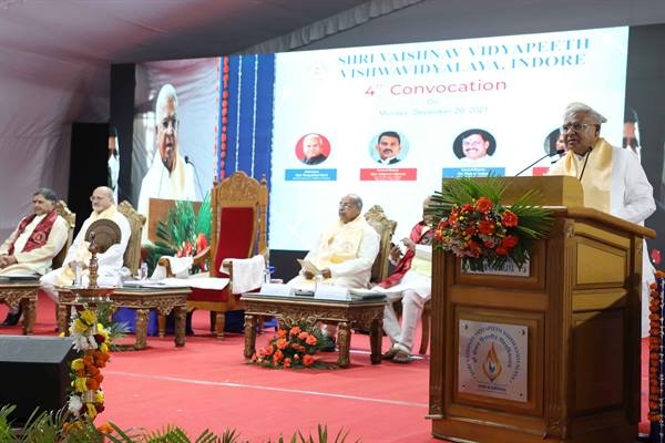 After convocation, begin life with pledge to serve the society: Governor Patel