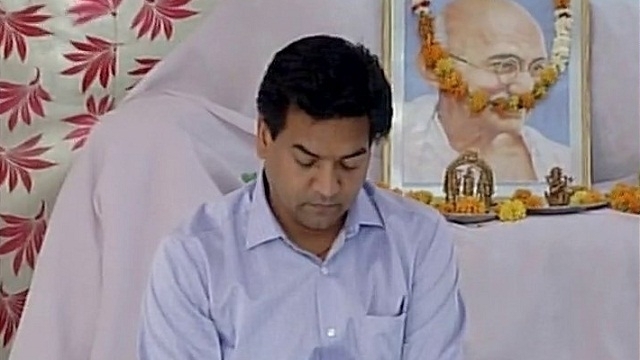  Fasting Mishra s condition weakens, promises another anti-AAP  expose  (Lead) 
