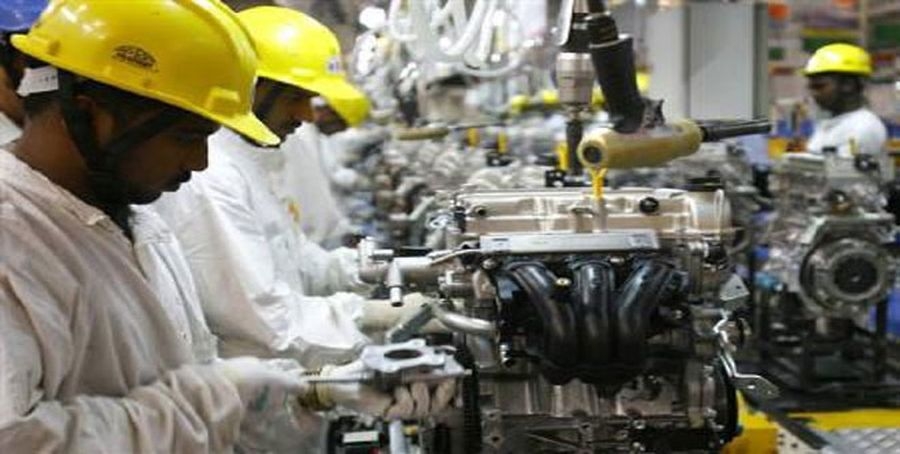  India s factory output dips in March (Intro Roundup) 