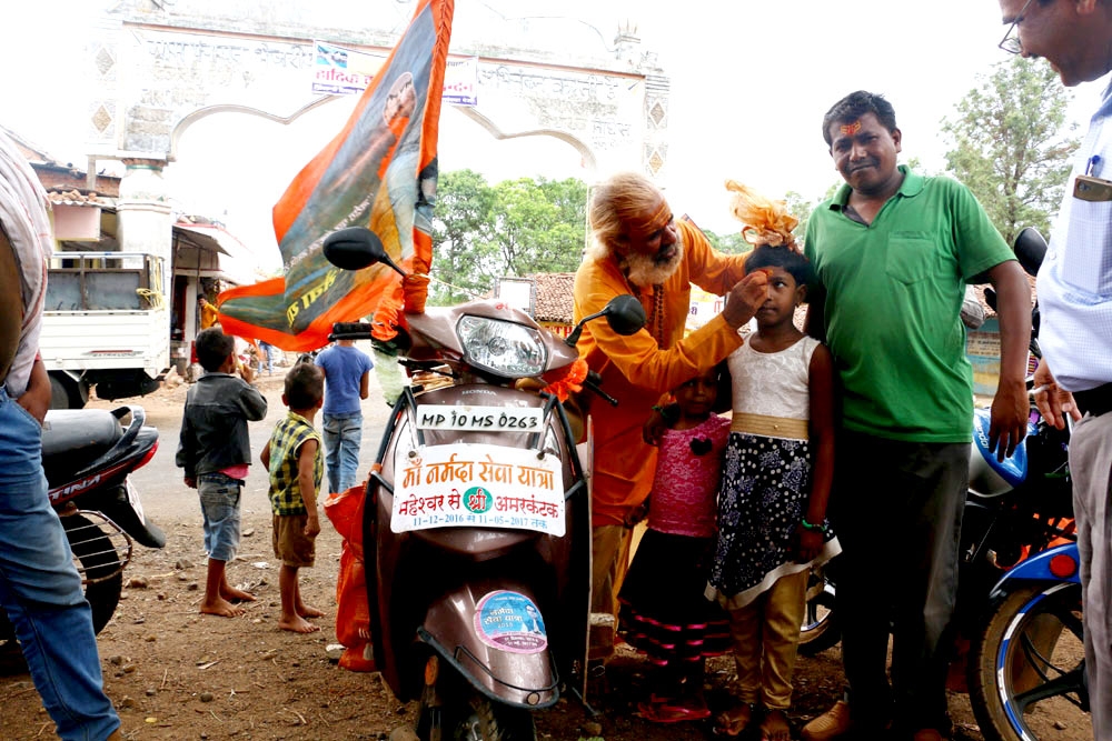 Tilak Baba Generating Awareness to Make Narmada Pollution Free