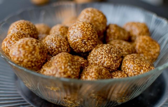 Til Ke Ladoo - Sesame Ladoo 