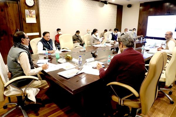 Citizens getting services from CM Helpline