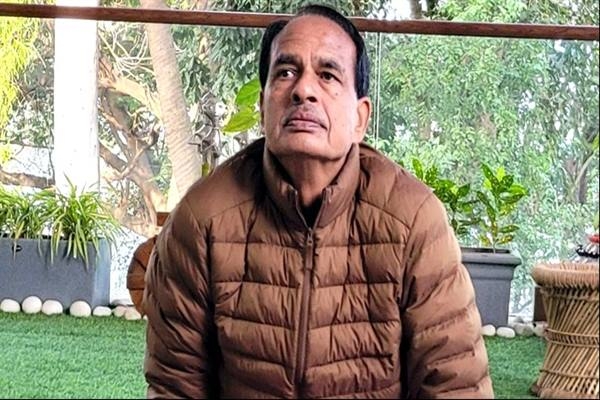 Chief Minister Chouhan Performed Surya Namaskar at Residence