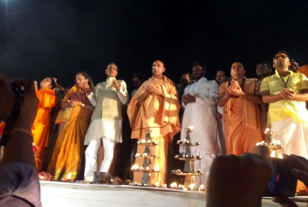 CM performs Mahaarti on completion day at Amarkantak