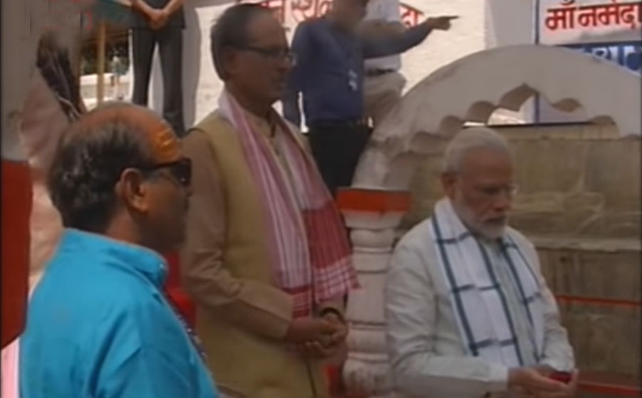 PM Modi offers puja-archana at the place of Narmada’s origin