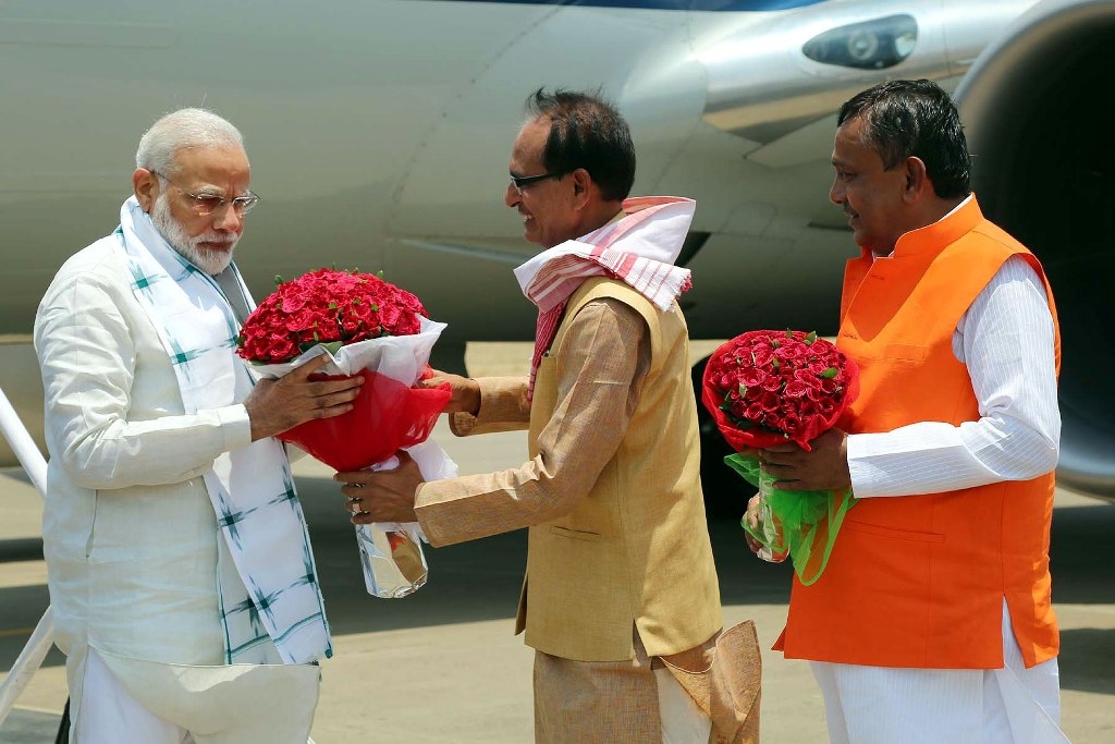 PM Narendra Modi welcomed at Dumna Airport by CM Chouhan  