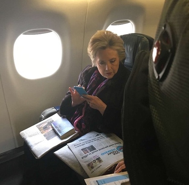  Hillary Clinton officially launches  resistance  outside group 