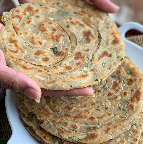 Pudina Lehsun Laccha Paratha 