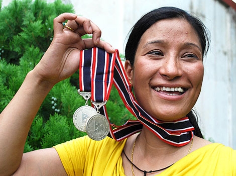  Arunachal woman unfurls Indian flag at Mt. Everest for fourth time 