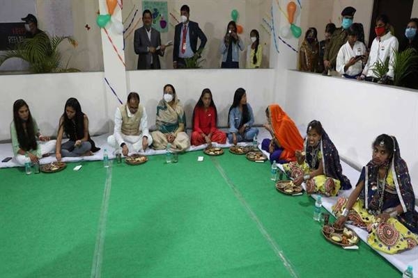 CM Chouhan reaches SC-ST Post Matric Girls Hostel